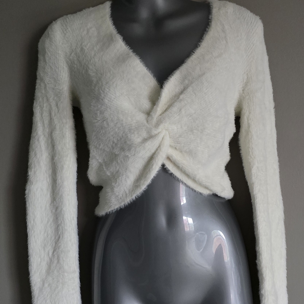 New Aerie Cream Fuzzy Reversible Sweater Size Medium